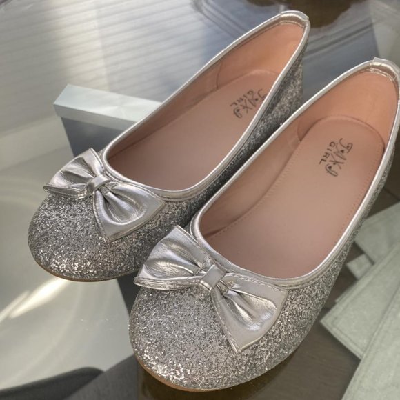 KIDS TAXI GIRL silver sparkly bow ballerina shoes - Picture 1 of 2